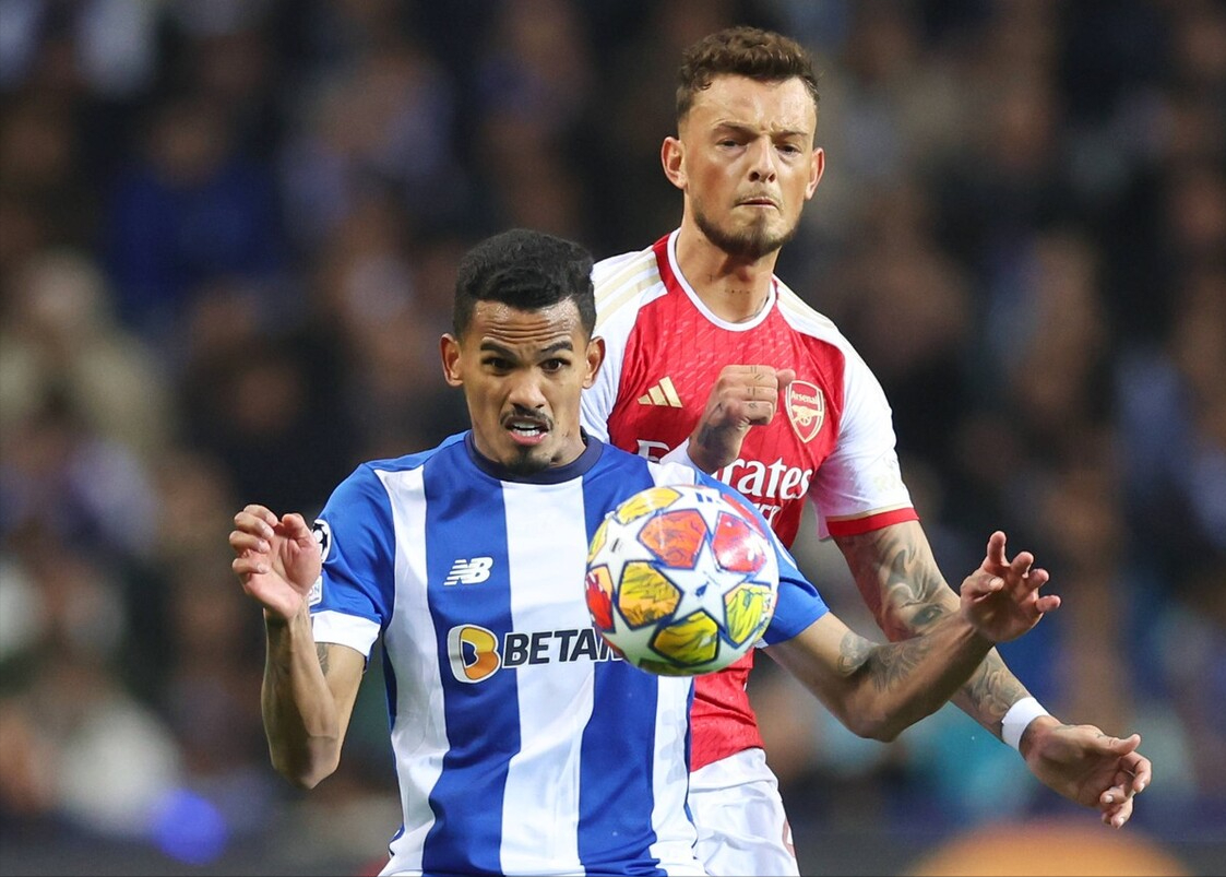 九游体育app-斯图加特训练开放日，今晚状态回暖引欢呼，葡超在即，年轻球员得到机会