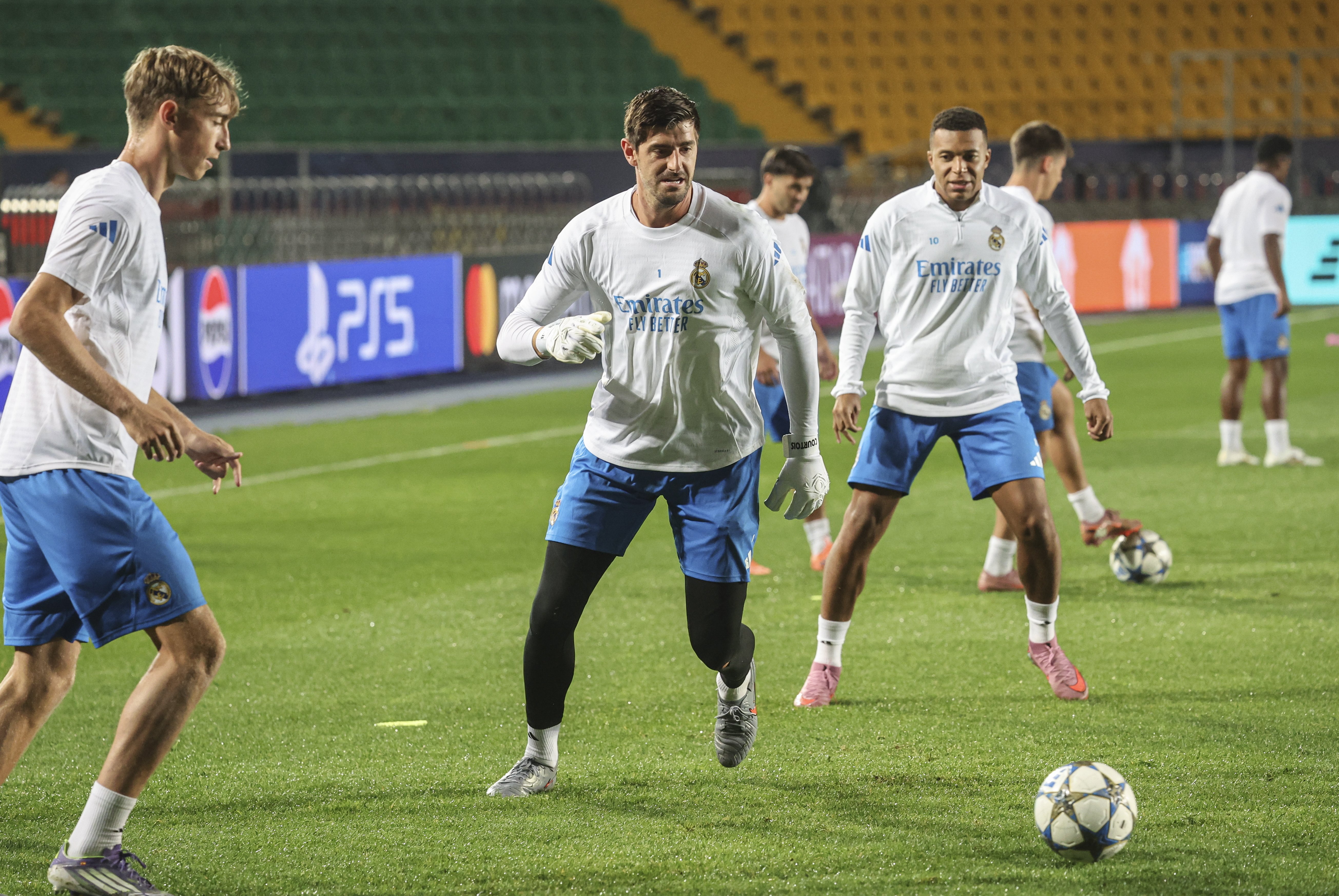 九游体育app-包含转会期体能课后，皇家社会临场应变备战葡超，引发热议，轮换策略成焦点的词条