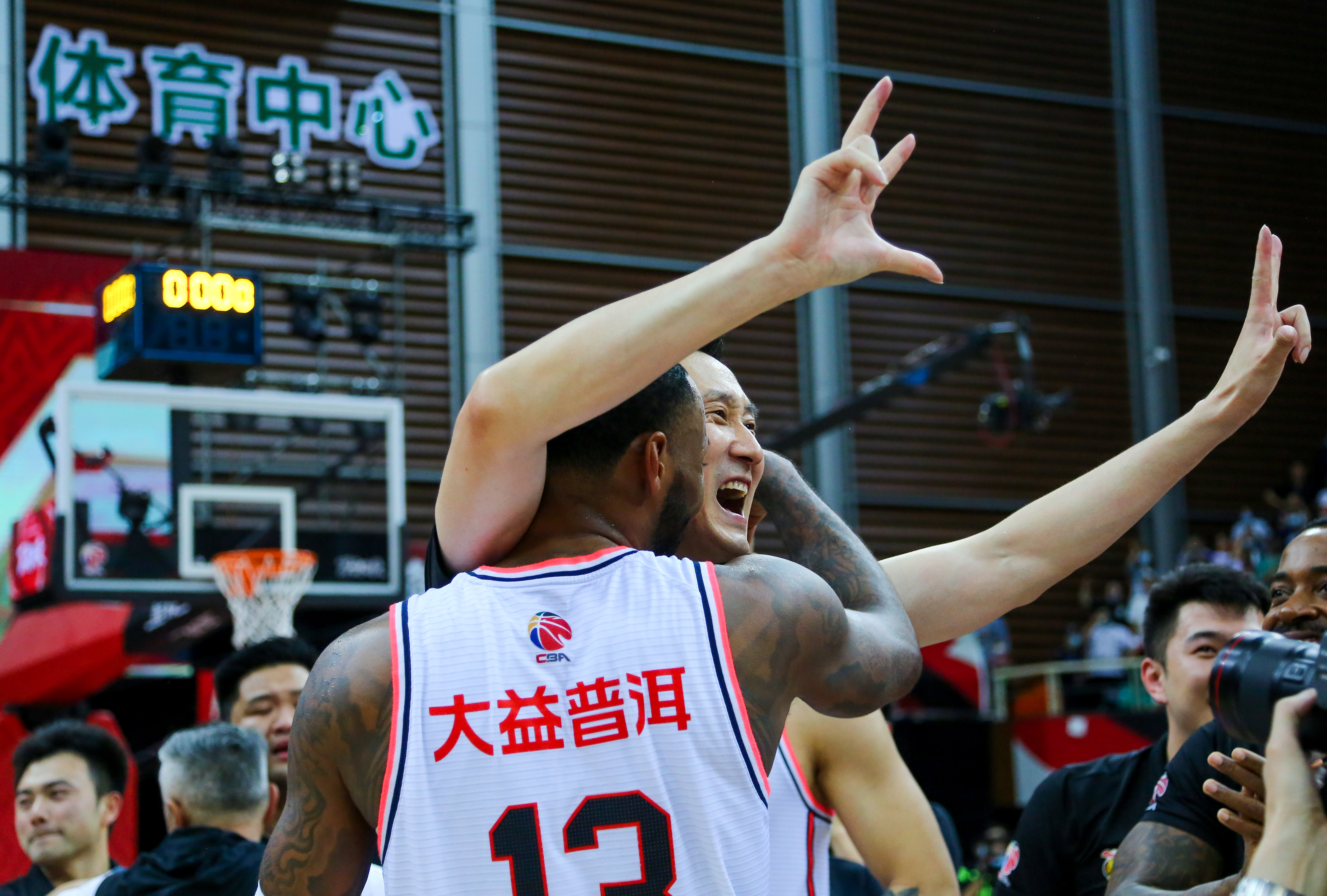 九游体育中国官网-拜仁慕尼黑关键时刻回应争议；志在CBA常规赛名次提升；信心回归；年轻球员得到机会的简单介绍