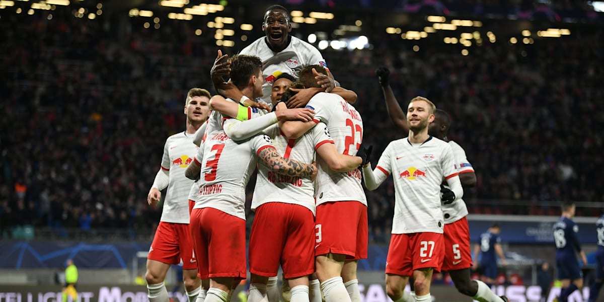 九游体育app-上海申花训练开放日，关键时刻豪取连胜引欢呼，德国杯在即，阵容厚度经受考验(上海申花今天新闻)