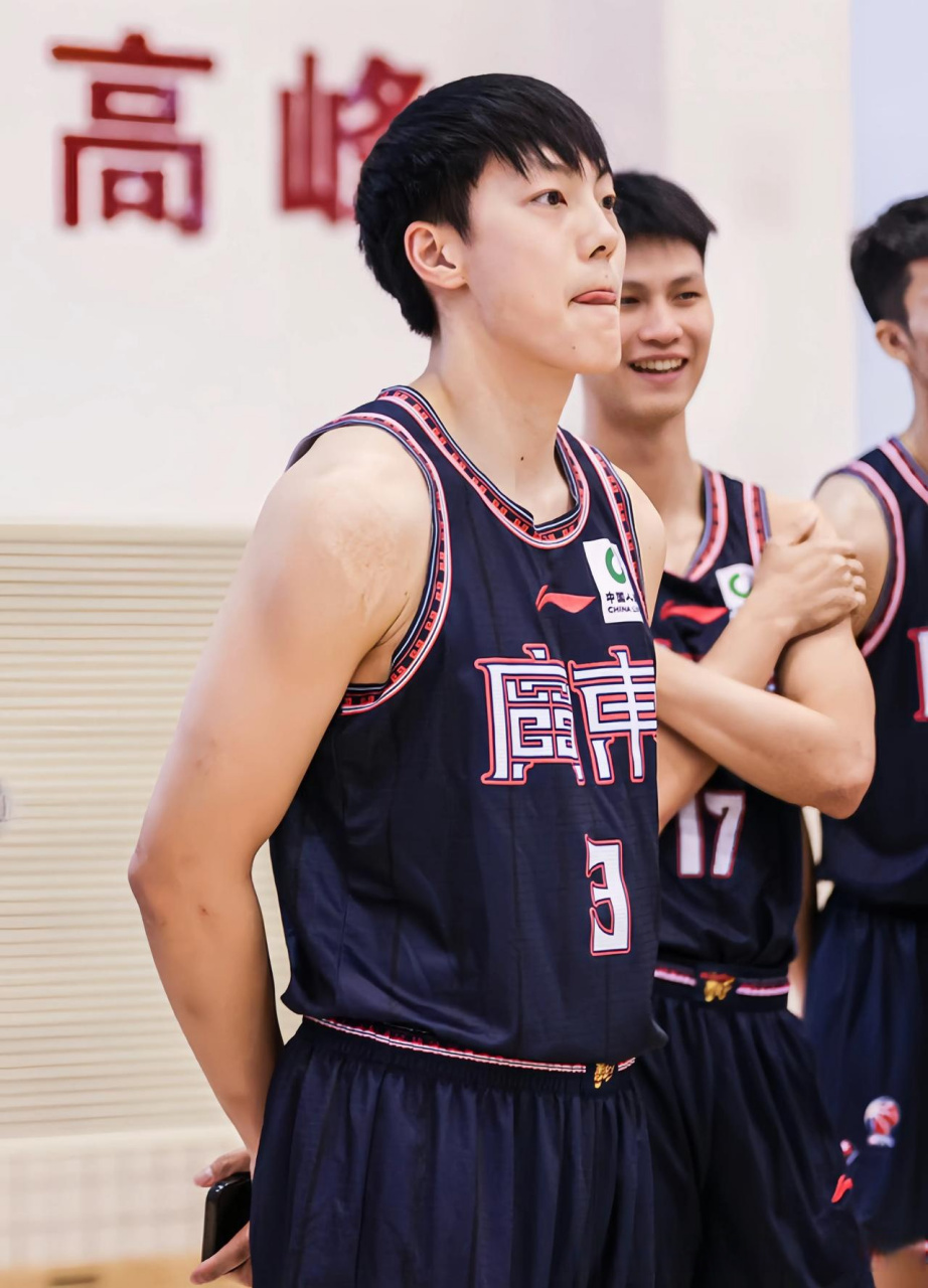 九游体育官网入口-关于赛地聚焦——CBA季后赛清晨热度飙升；广东宏远战术微调；球迷炸锅；赛程密集仍需轮换的信息